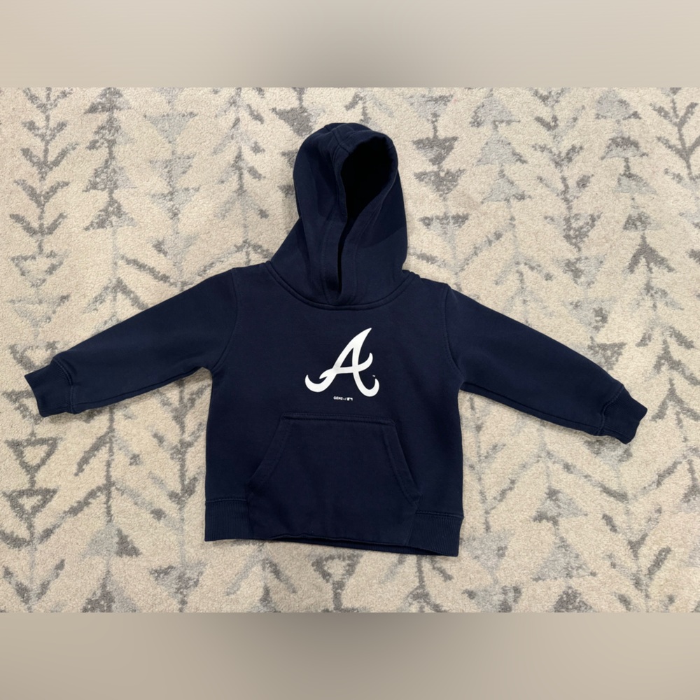 Atlanta 2T hoodie in navy blue. Very cozy. Hardly worn. Great condition.